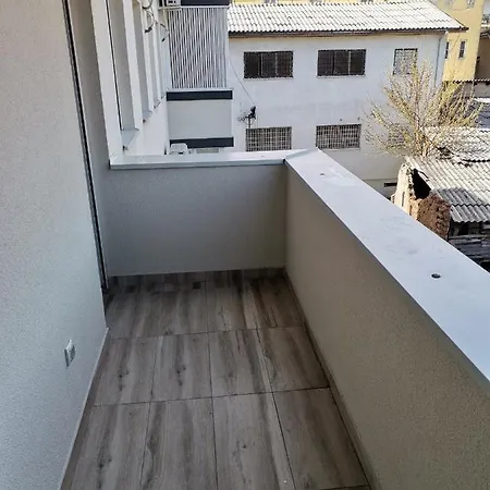 Nikolici - Free Parking Βράνιε